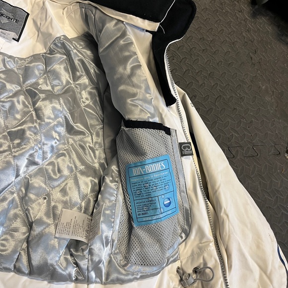 Womens Descente Ski Jacket - Picture 3 of 9